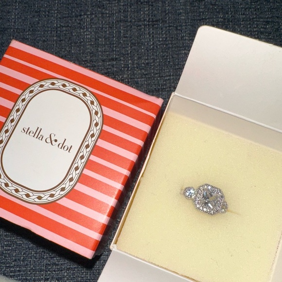 Stella and Dot Cocktail Ring - Picture 3 of 4